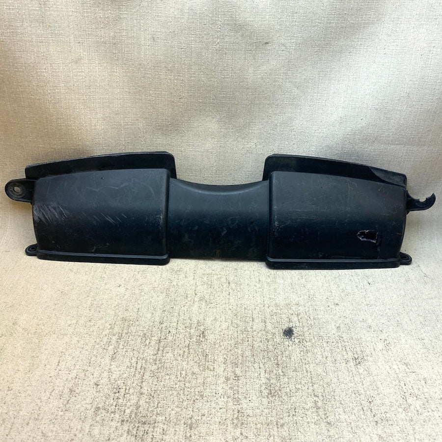 BMW E84 E90 E91 E92 E93 Hava Emiş Kanalı 13717541738