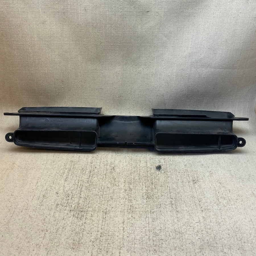 BMW E84 E90 E91 E92 E93 Hava Emiş Kanalı 13717541738