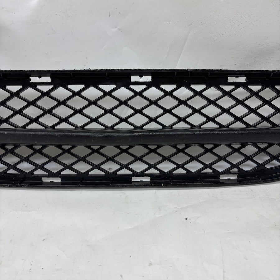 BMW E90 3 Ön Tampon Orta Izgara 5111-7154556 - En Uygun Oto Parça