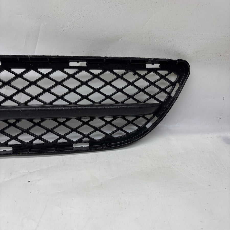 BMW E90 3 Ön Tampon Orta Izgara 5111-7154556 - En Uygun Oto Parça