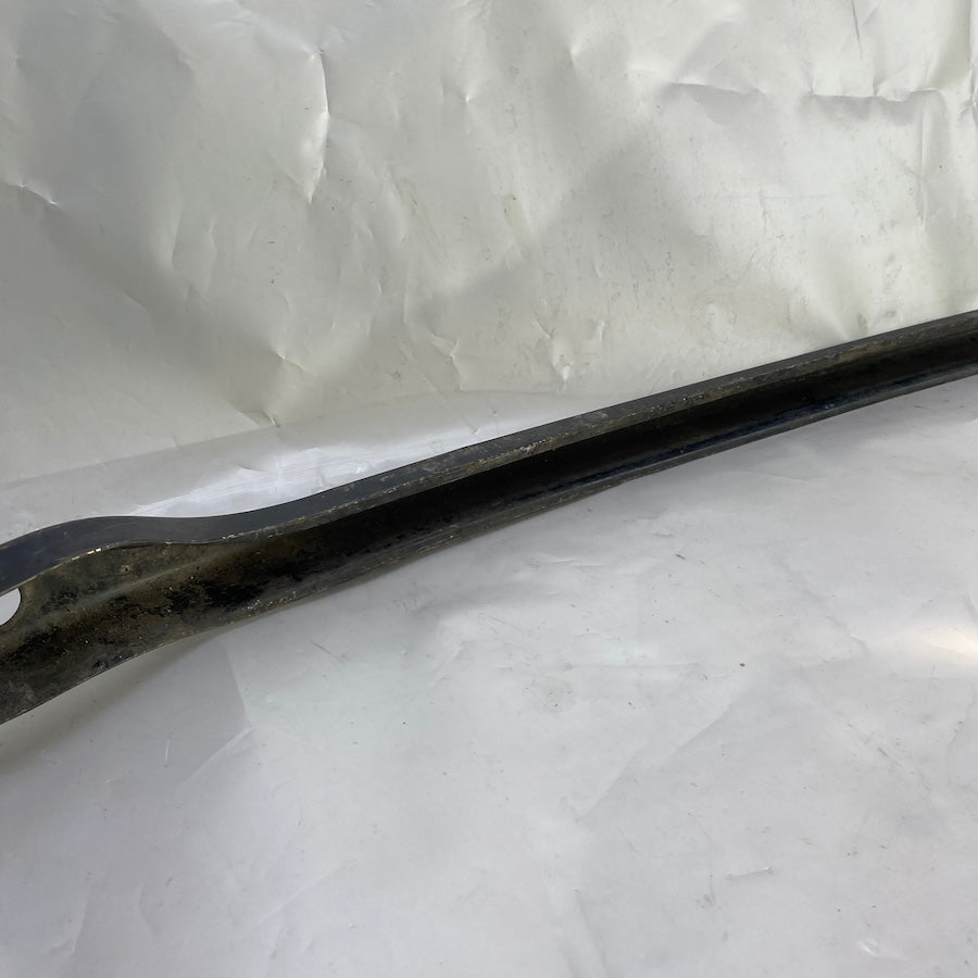 2011-2018 arası BMW F10 M tampon alt demiri – çıkma ve sağlam.