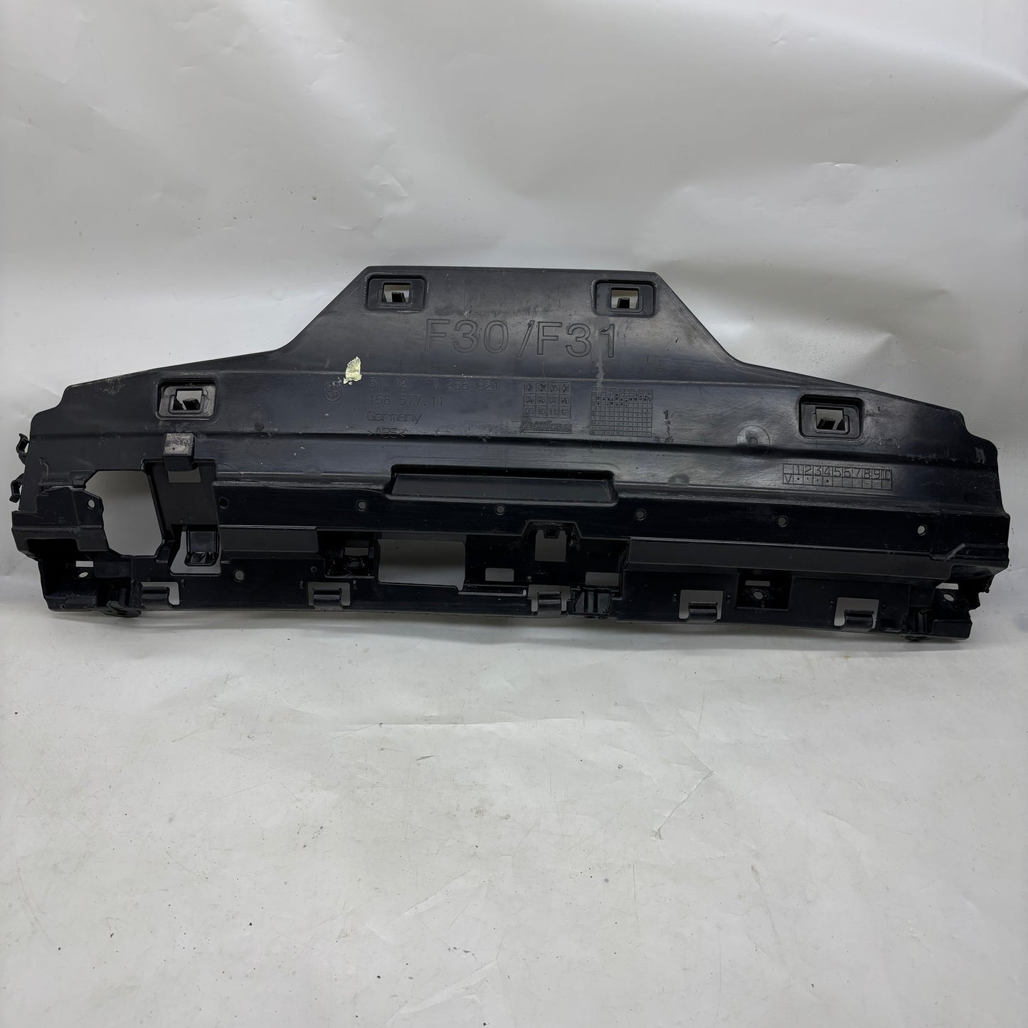 BMW F30 Arka Tampon Orta Bağlantı Braketi 51127256921