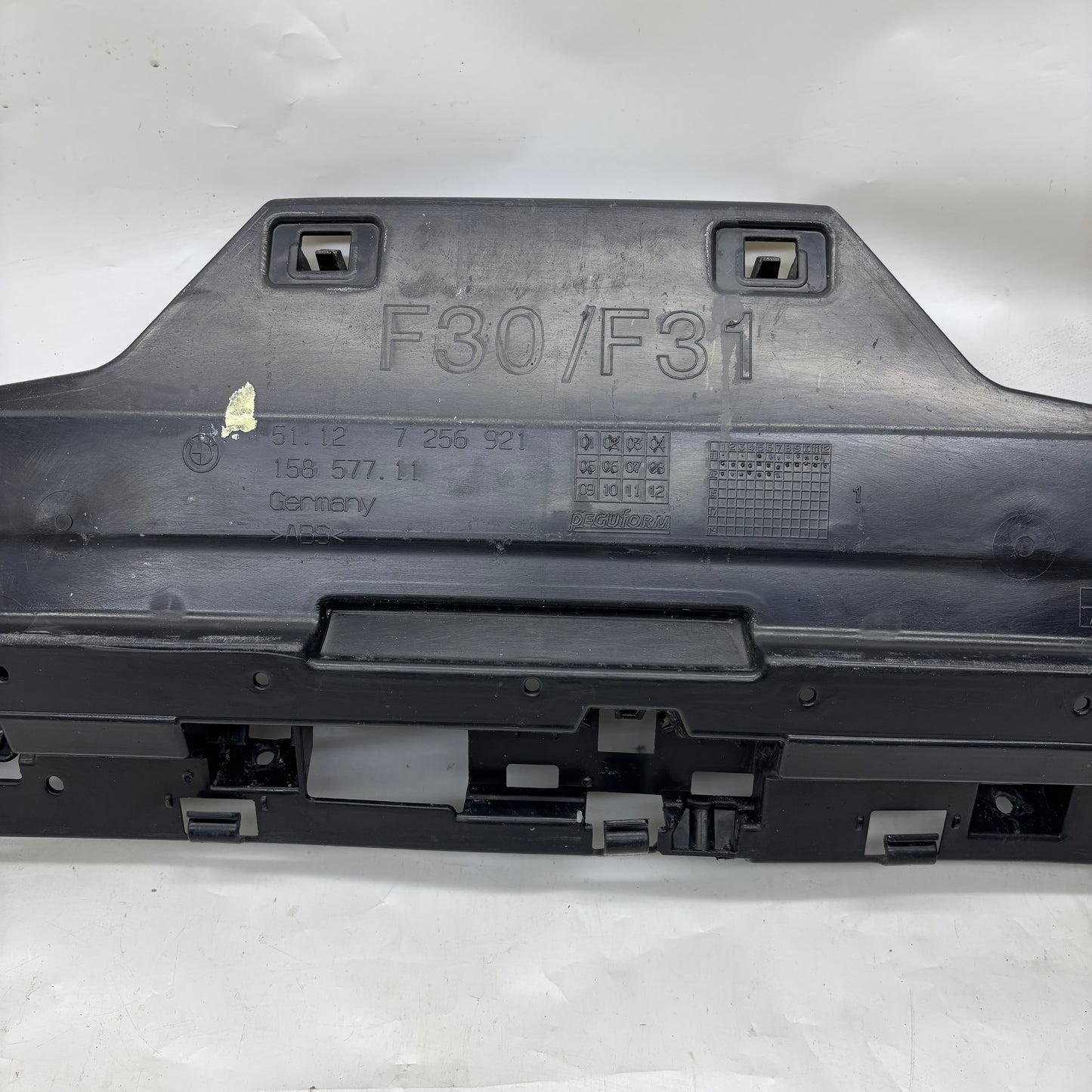 BMW F30 Arka Tampon Orta Bağlantı Braketi 51127256921