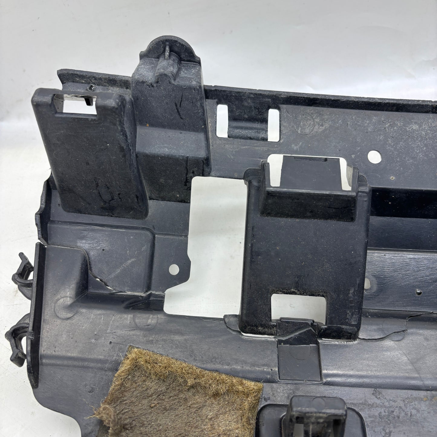 BMW F30 Arka Tampon Orta Bağlantı Braketi 51127256921