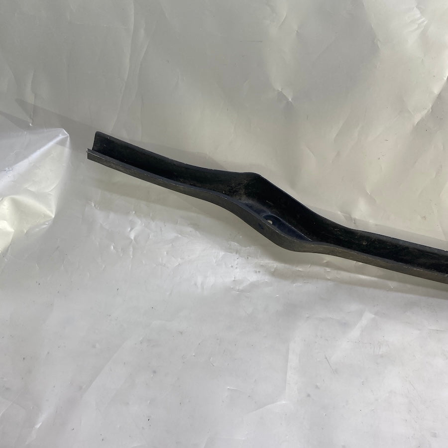 BMW F30 ön tampon alt demiri – sağlam orijinal çıkma, M paket uyumlu