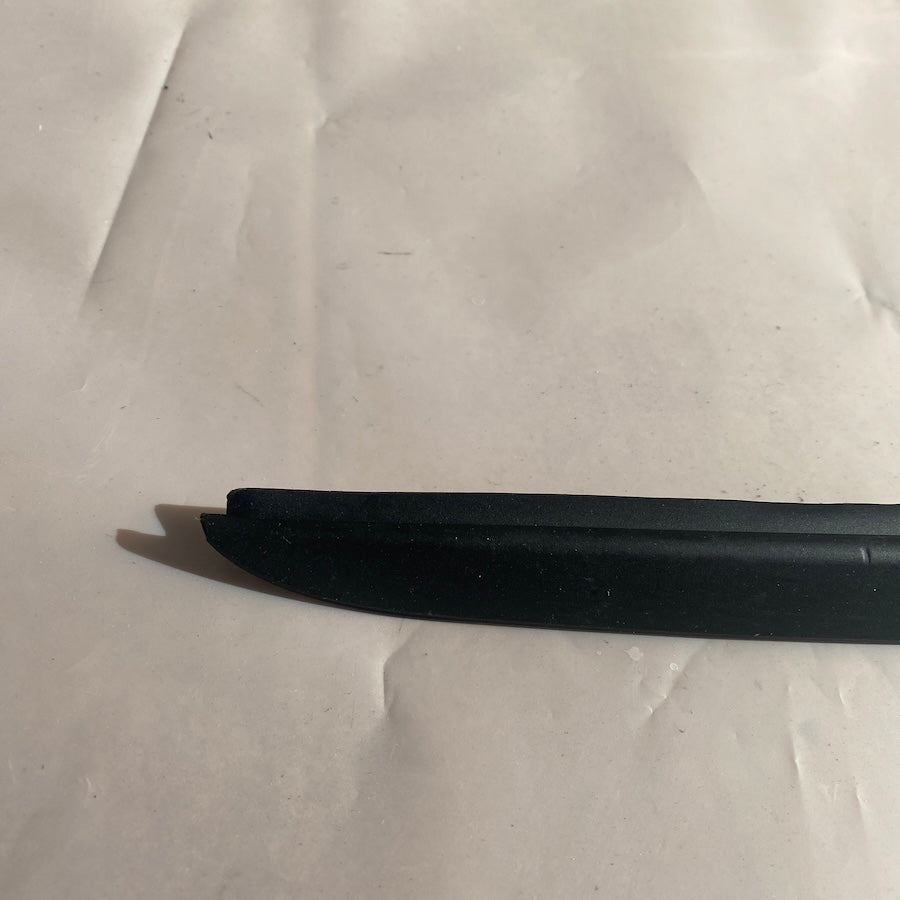 BMW F30 Ön Sağ Cam Çıtası 51317258188