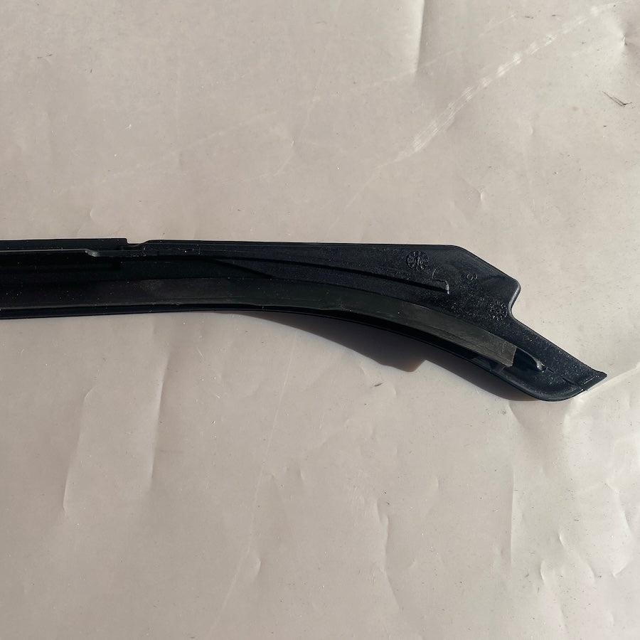 BMW F30 Ön Sağ Cam Çıtası 51317258188