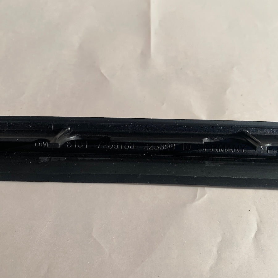 BMW F30 Ön Sağ Cam Çıtası 51317258188
