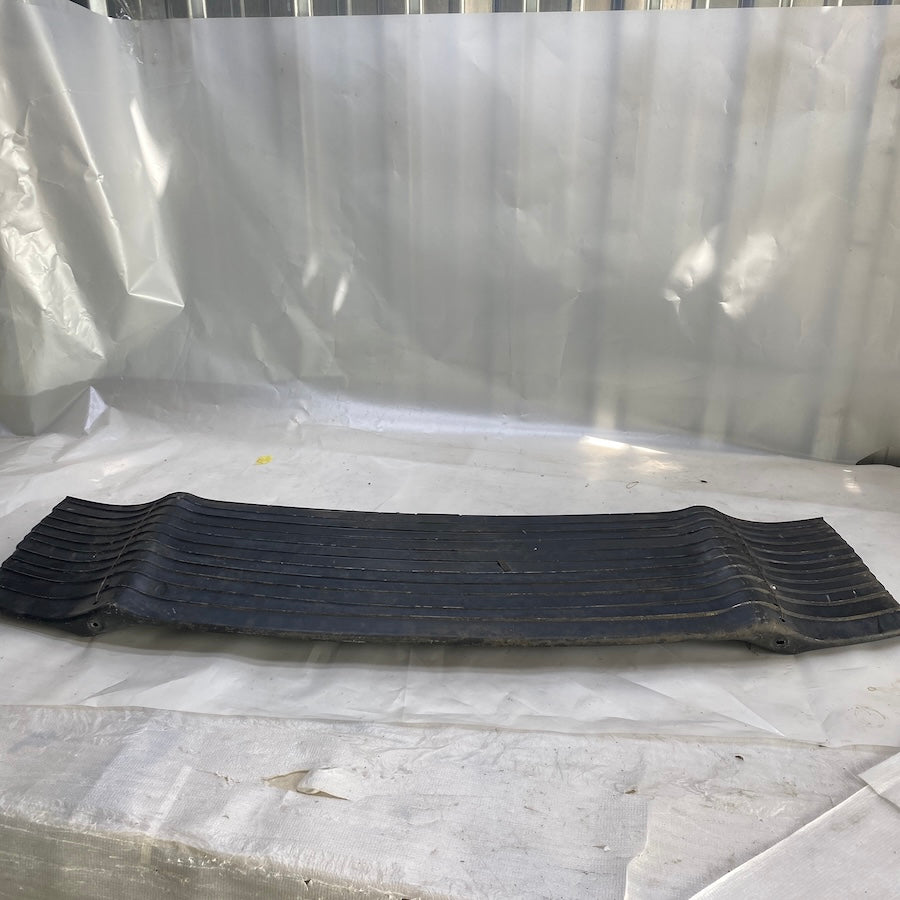 BMW F30 ön tampon alt demir takviye – 5164 7266325-05 orijinal çıkma parça.