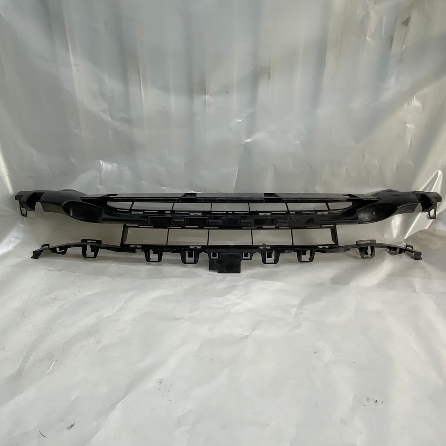 BMW F32 4 Ön Tampon Orta Izgara 51117284888