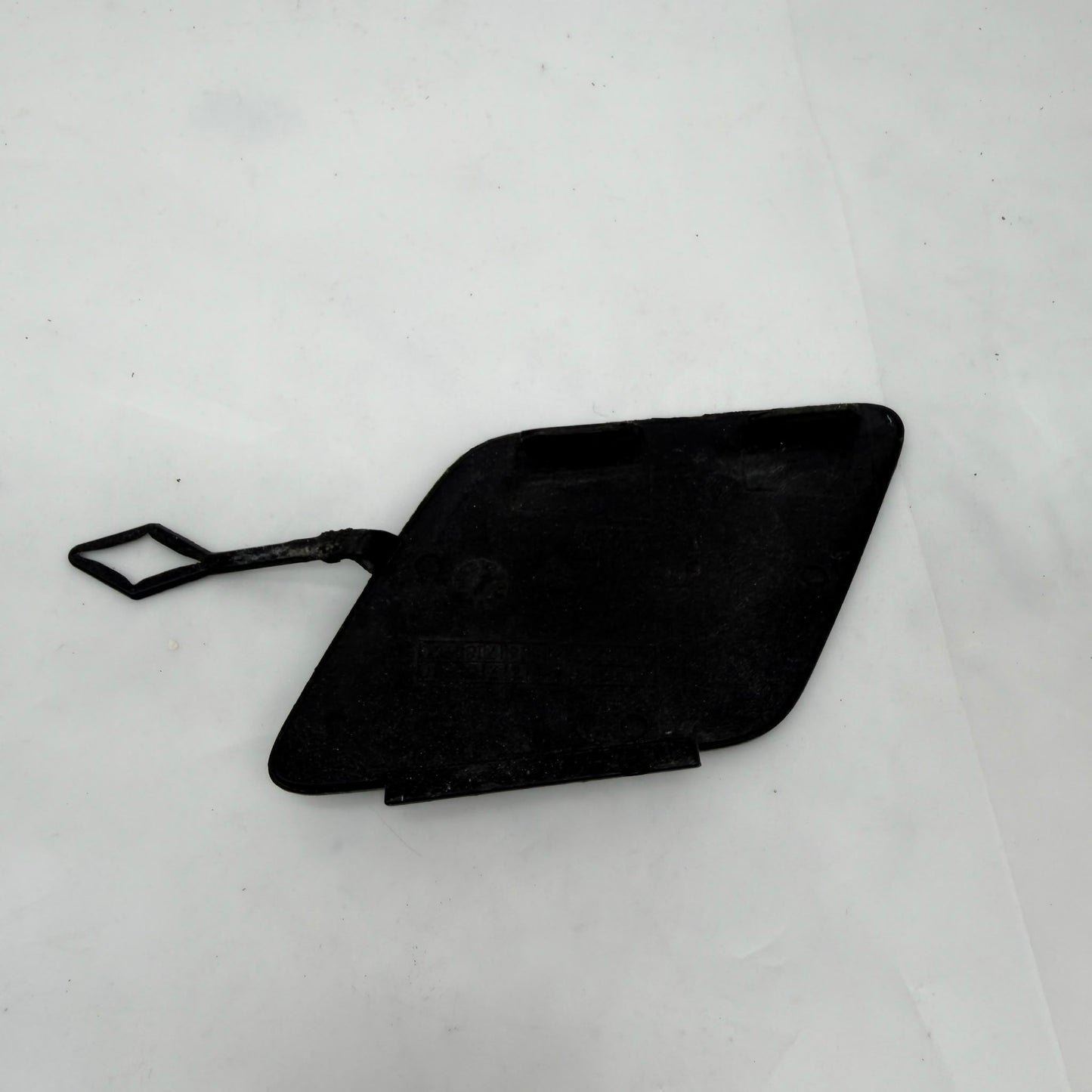 BMW G30 G31 Ön Tampon Çeki Kapağı 51117385256 En Uygun Oto Parça