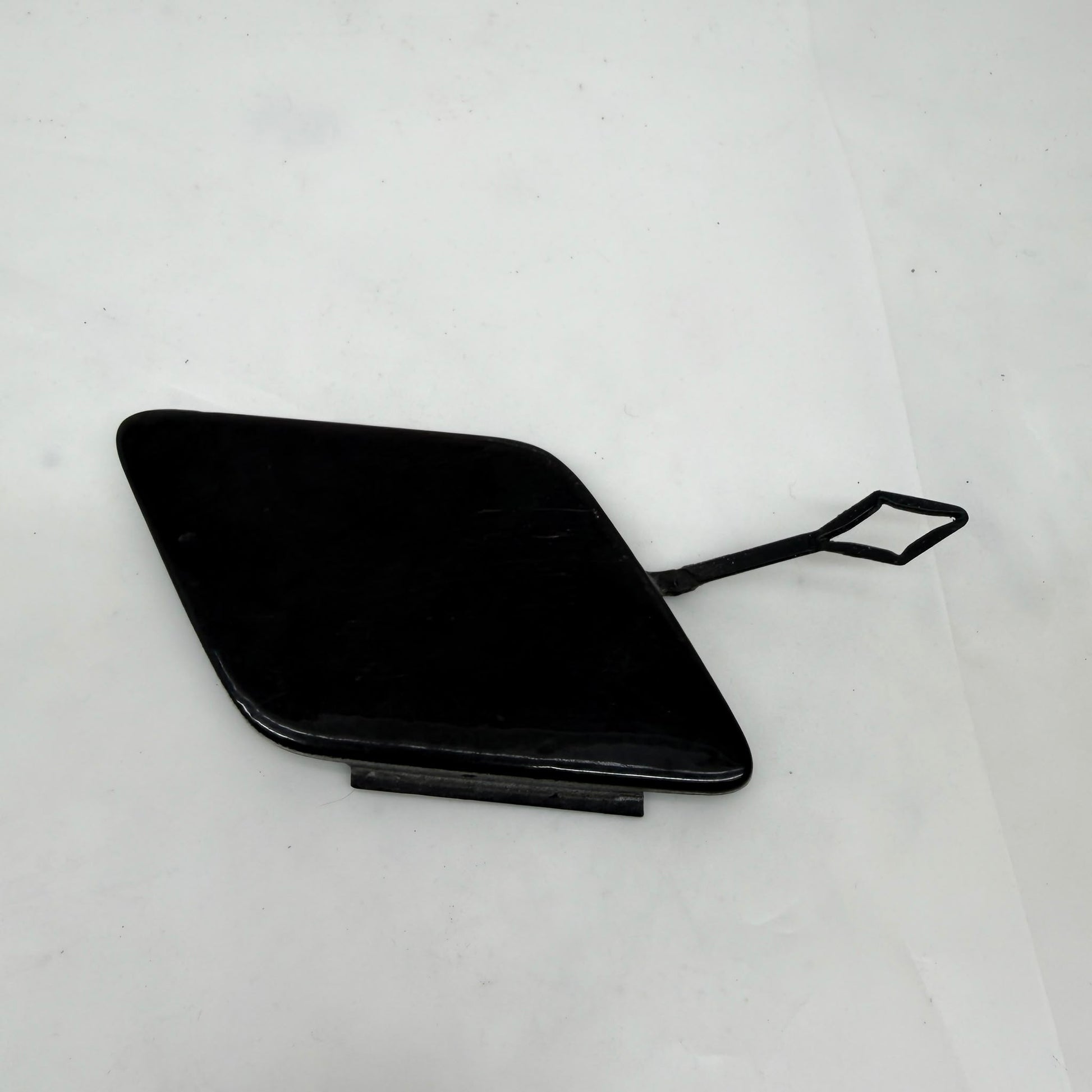 BMW G30 G31 Ön Tampon Çeki Kapağı 51117385256 En Uygun Oto Parça