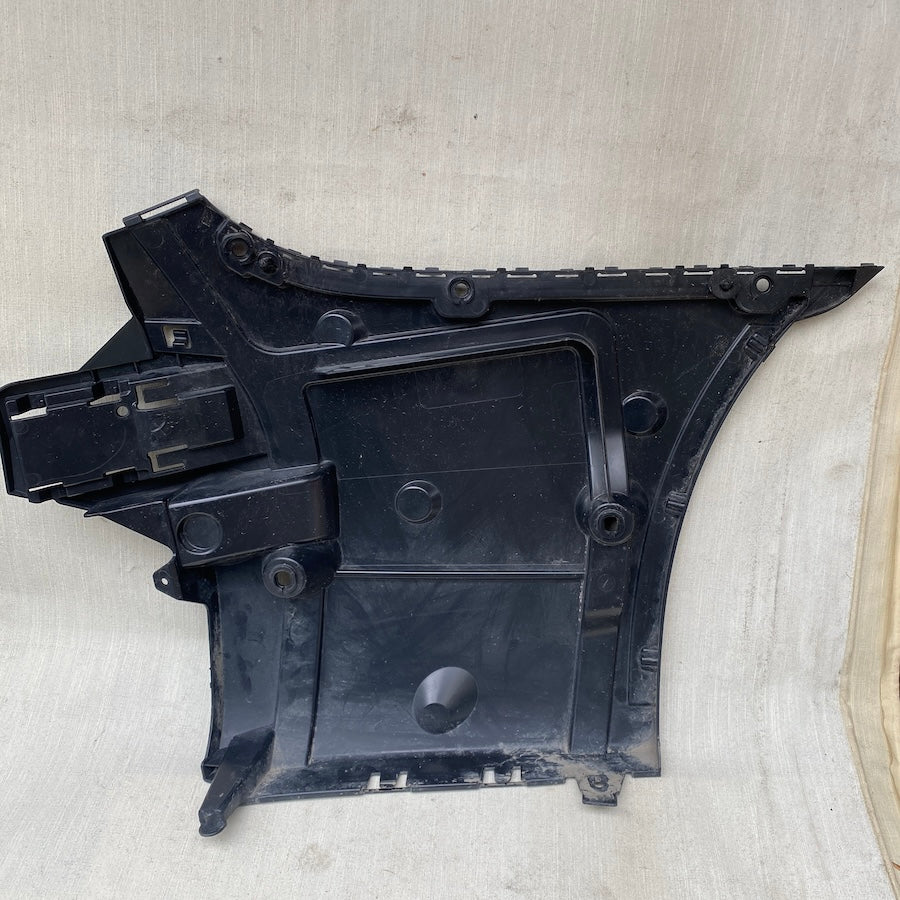 BMW G30 LCI Arka Tampon Braketi 51128098689