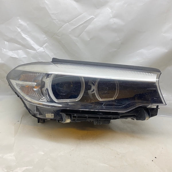 BMW G30 Sağ Far 8499112-01 Orjinal Çıkma En Uygun Oto Parça
