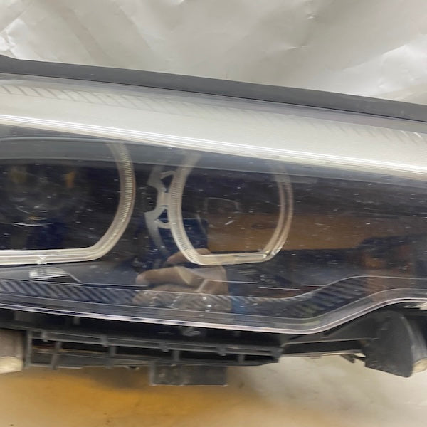BMW G30 Sağ Far 8499112-01 Orjinal Çıkma En Uygun Oto Parça