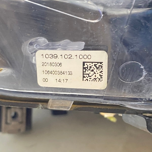 BMW G30 Sağ Far 8499112-01 Orjinal Çıkma En Uygun Oto Parça