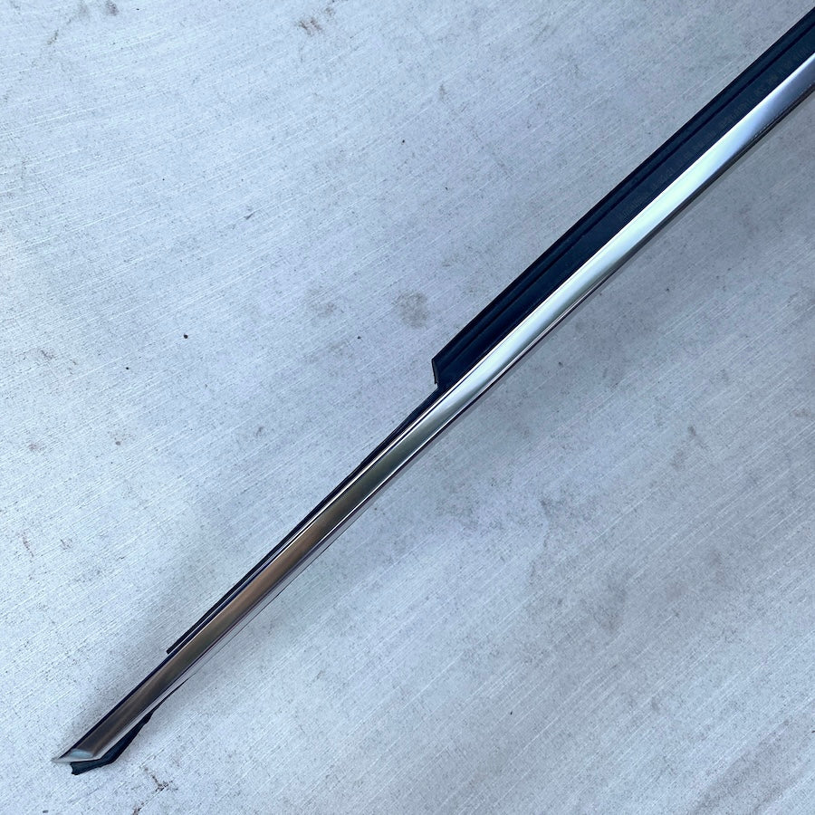 BMW G30/G31 Cam Sıyırıcı Çıtası 7433122-09