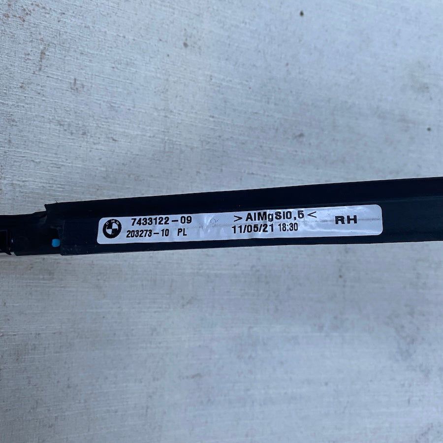 BMW G30/G31 Cam Sıyırıcı Çıtası 7433122-09