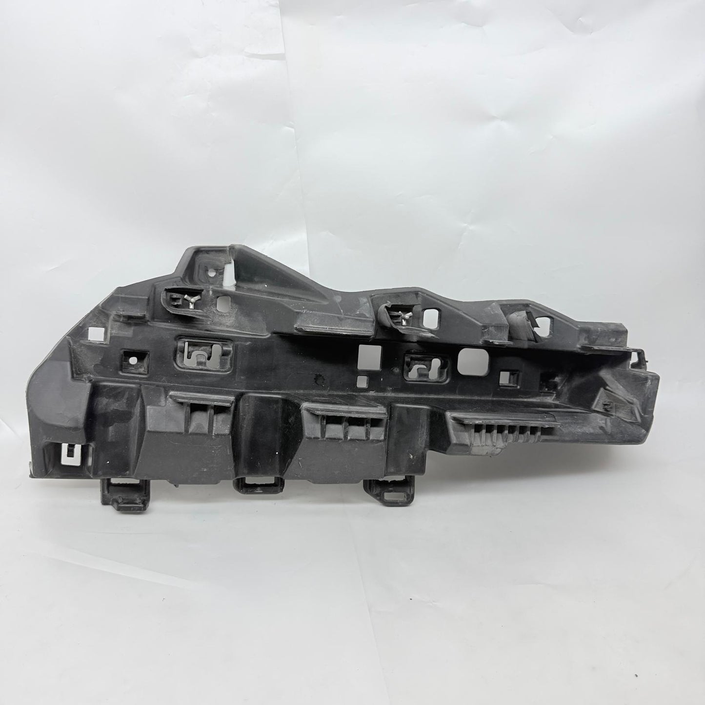 BMW iX I20 Arka Tampon Sağ Montaj Braketi 9878962