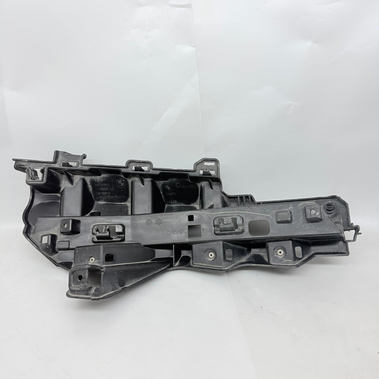 BMW iX I20 Arka Tampon Sağ Montaj Braketi 9878962
