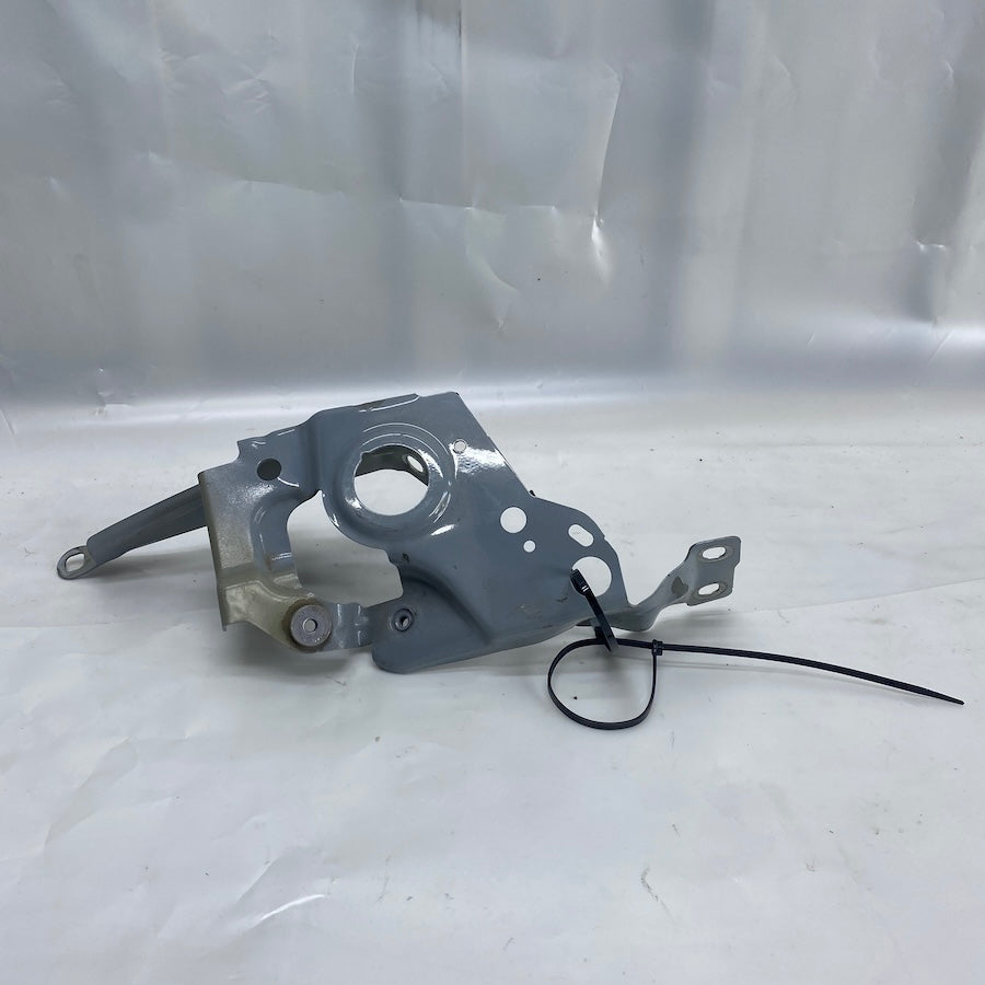 BMW M3 680 Sağ Ön Tampon Montaj Braketi 8074974 - En Uygun Oto Parça
