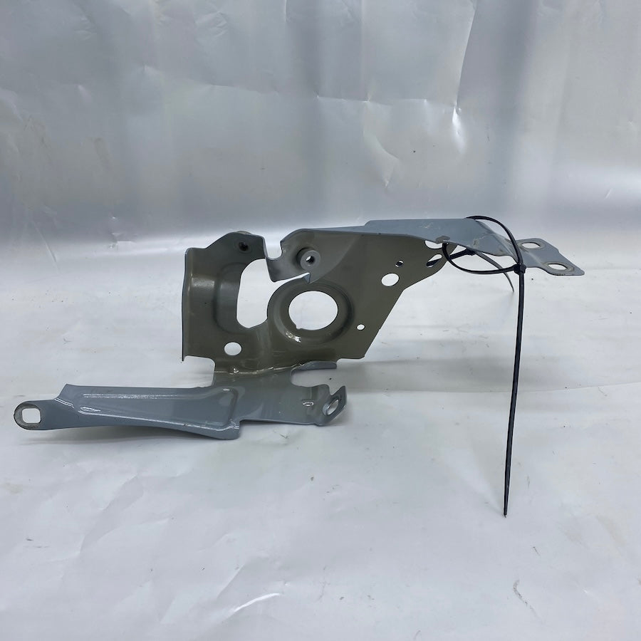 BMW M3 680 Sağ Ön Tampon Montaj Braketi 8074974 - En Uygun Oto Parça