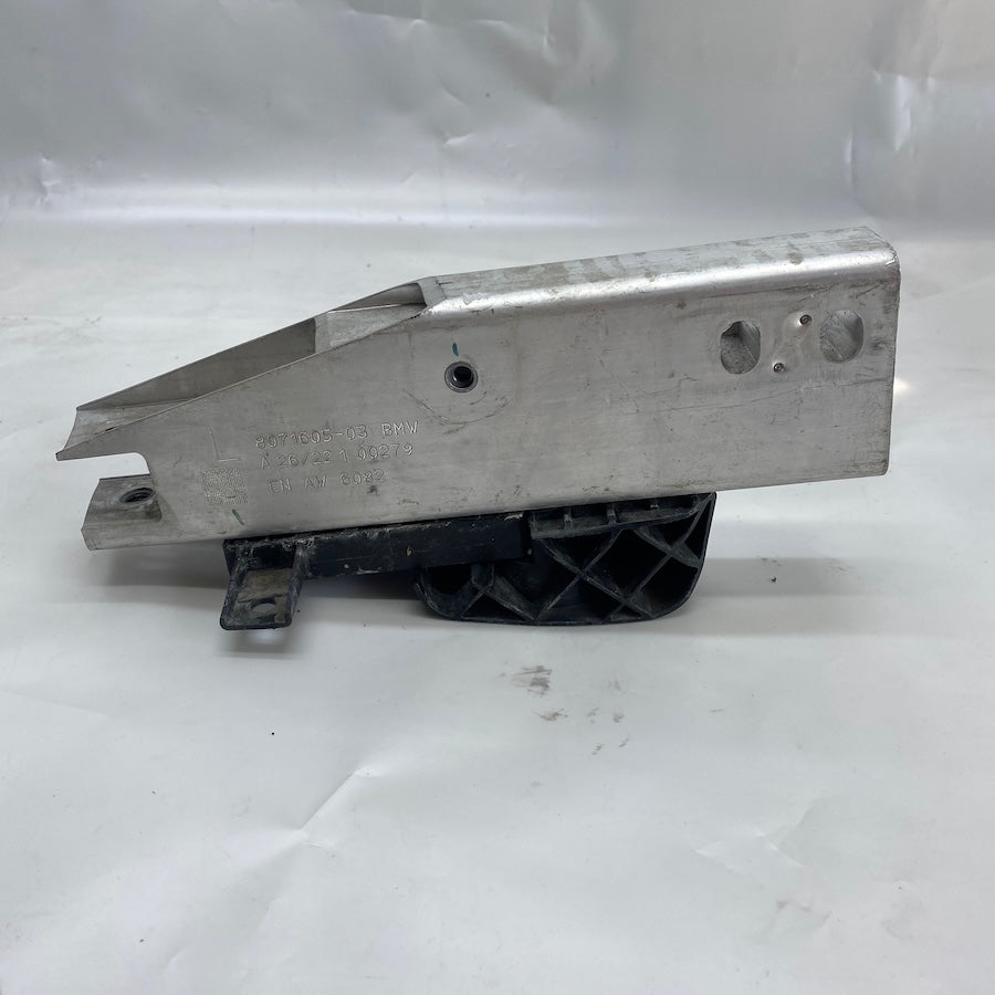 BMW M3 G80 / M4682 Tampon Demir Ayağı Alt Sol 8071605-03