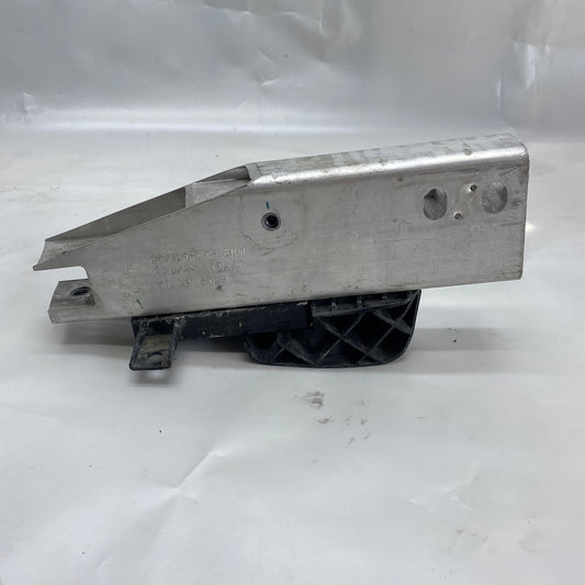 BMW M3 G80 / M4682 Tampon Demir Ayağı Alt Sol 8071605-03