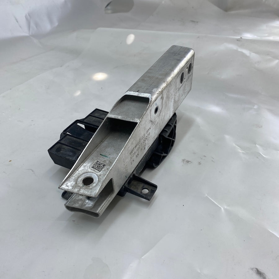 BMW M3 G80 / M4682 Tampon Demir Ayağı Alt Sol 8071605-03