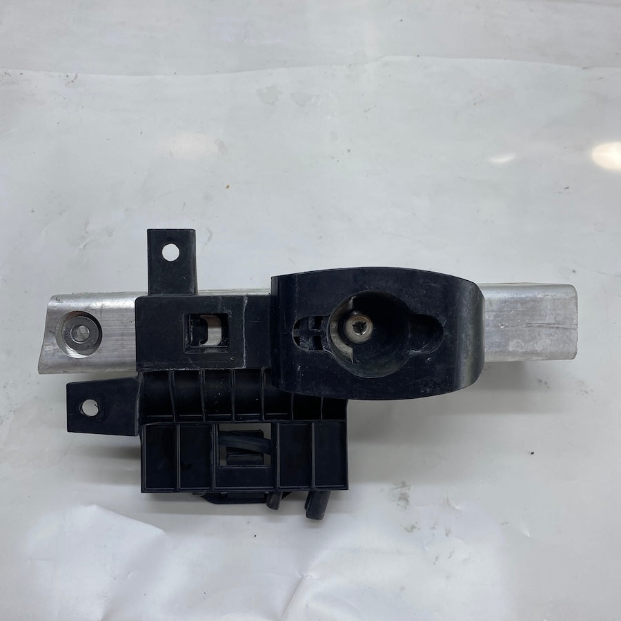 BMW M3 G80 / M4682 Tampon Demir Ayağı Alt Sol 8071605-03