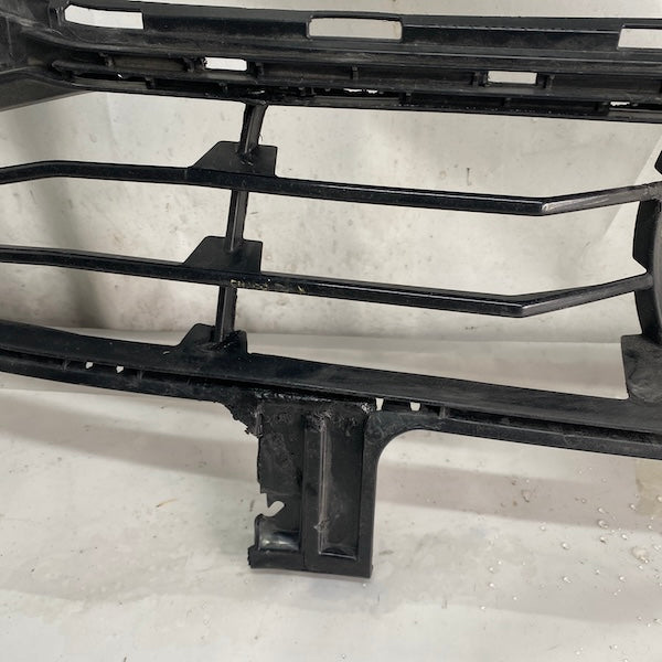 BMW iX3 G08 Ön Tampon Orta Izgarası 51118498770 Orijinal Çıkma En Uygun Oto Parça