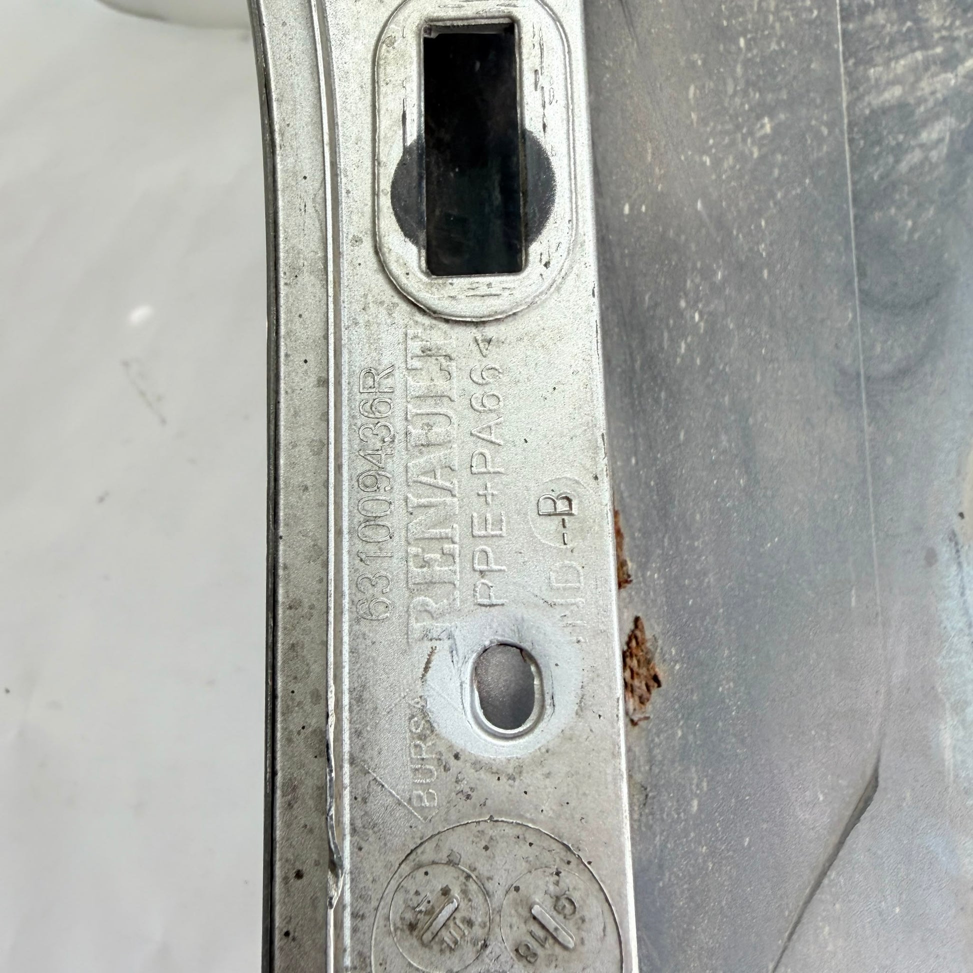 Renault Clio 4 Sag On Camurluk 631009436R En Uygun Oto Parca