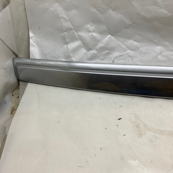 Cadillac Escalade Tahoe Yukon Kaput Çıtası 23438247 En Uygun Oto Parça