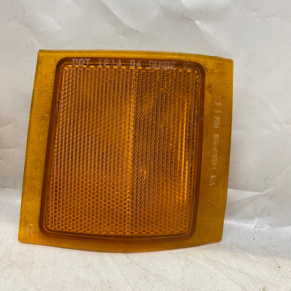 Chevrolet Tahoe Sinyal/Reflektör 94-98 16519358 Çıkma Sağ En Uygun Oto Parça