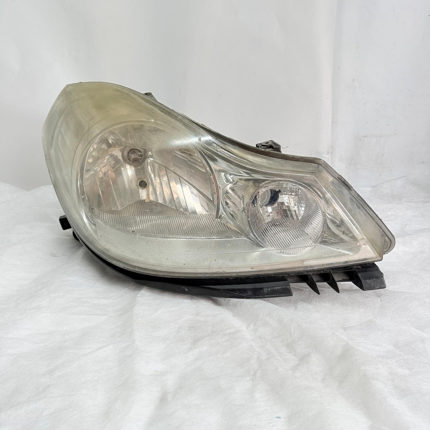 Renault Clio Symbol Thalia Sağ Far 260105157R 2009-2012