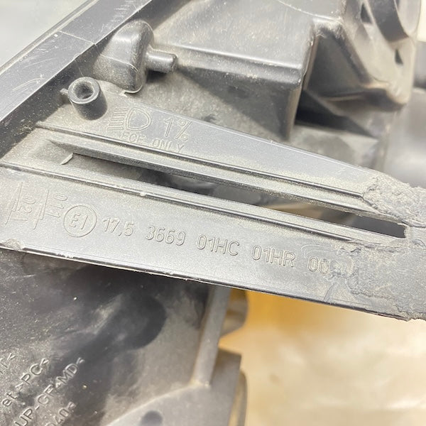 Dacia Duster Sağ Far Halojen 13-17 260105828 Orijinal Çıkma En Uygun Oto Parça