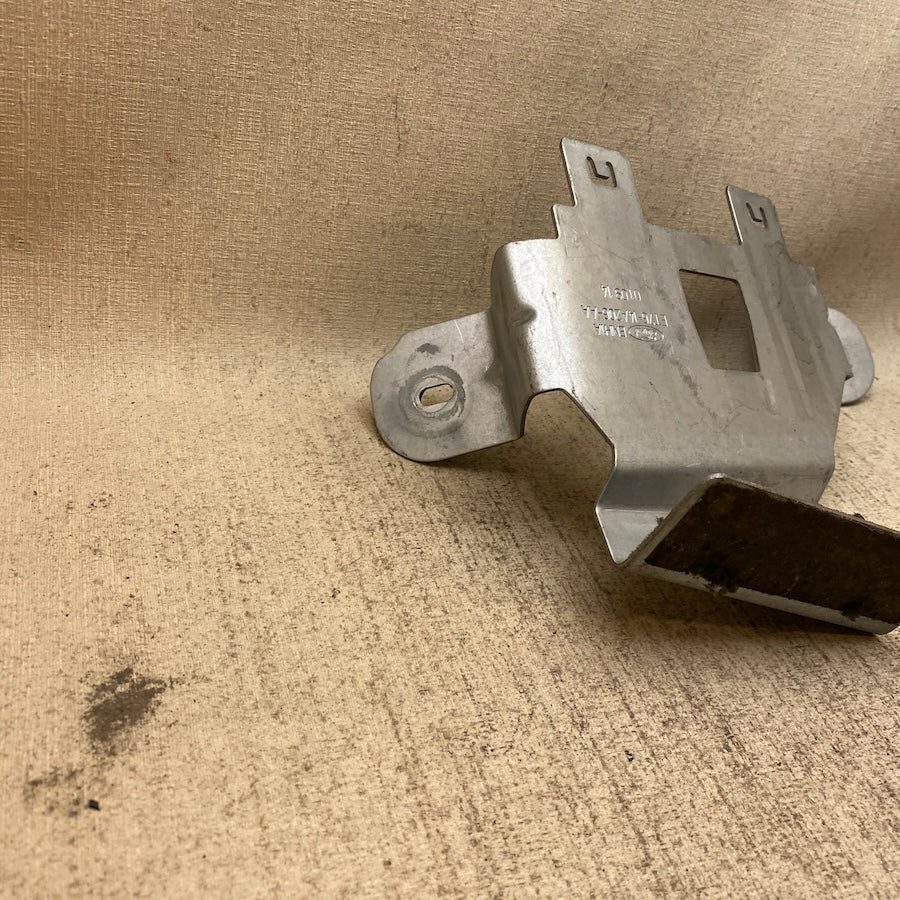 FORD Courier Tesisiat Tutucu Braket ET76-14A206AA