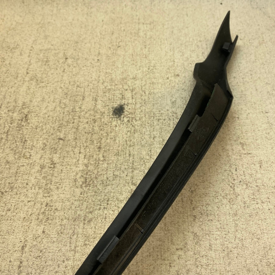 FORD Fiesta Sol Ön Cam Çıtası 8A6103195