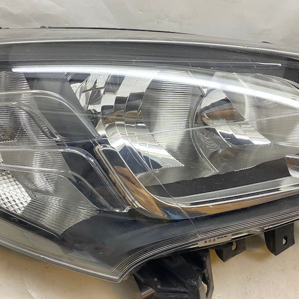 Fiat Doblo Sağ Far Halojen Siyah Zemin 15-20 521094560 Çıkma En Uygun Oto Parça