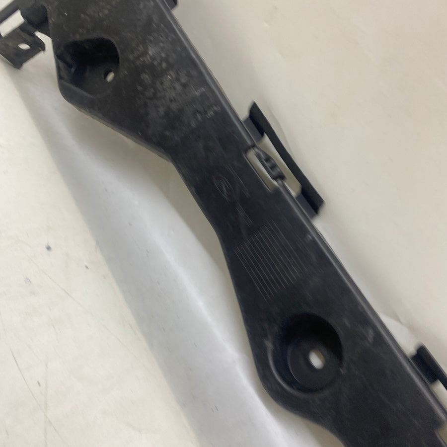 Ford C-Max çamurluk montaj braketi – arka sol, çıkma OEM parça