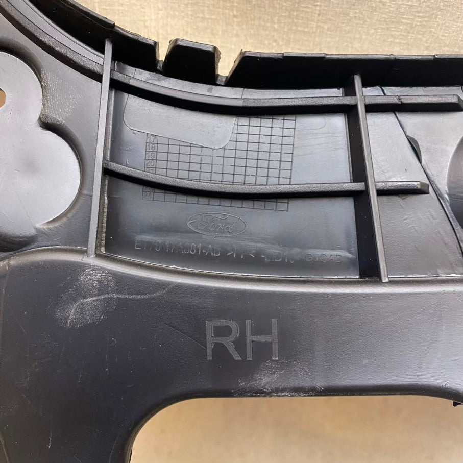 Ford Courier Arka Tampon Braketi Sağ Orijinal ET76 17A881