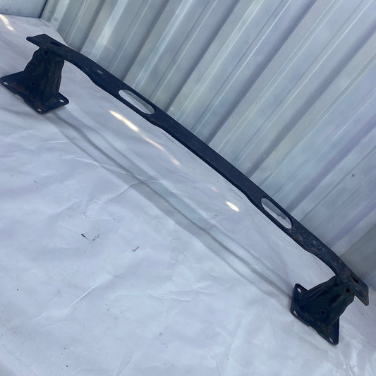 Ford Courier çıkma arka tampon demiri – 2014 sonrası uyumlu