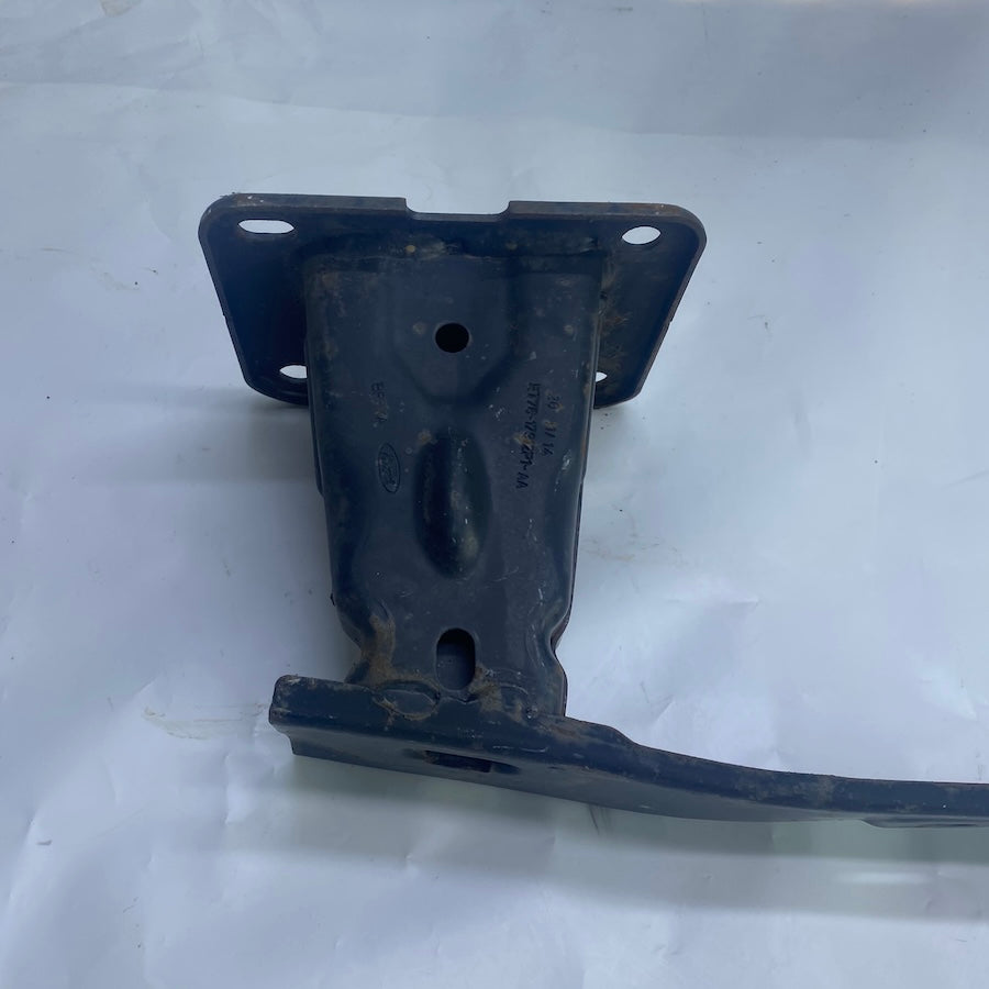 ET76-17912P2-AA kodlu arka tampon demiri – Ford Courier çıkma