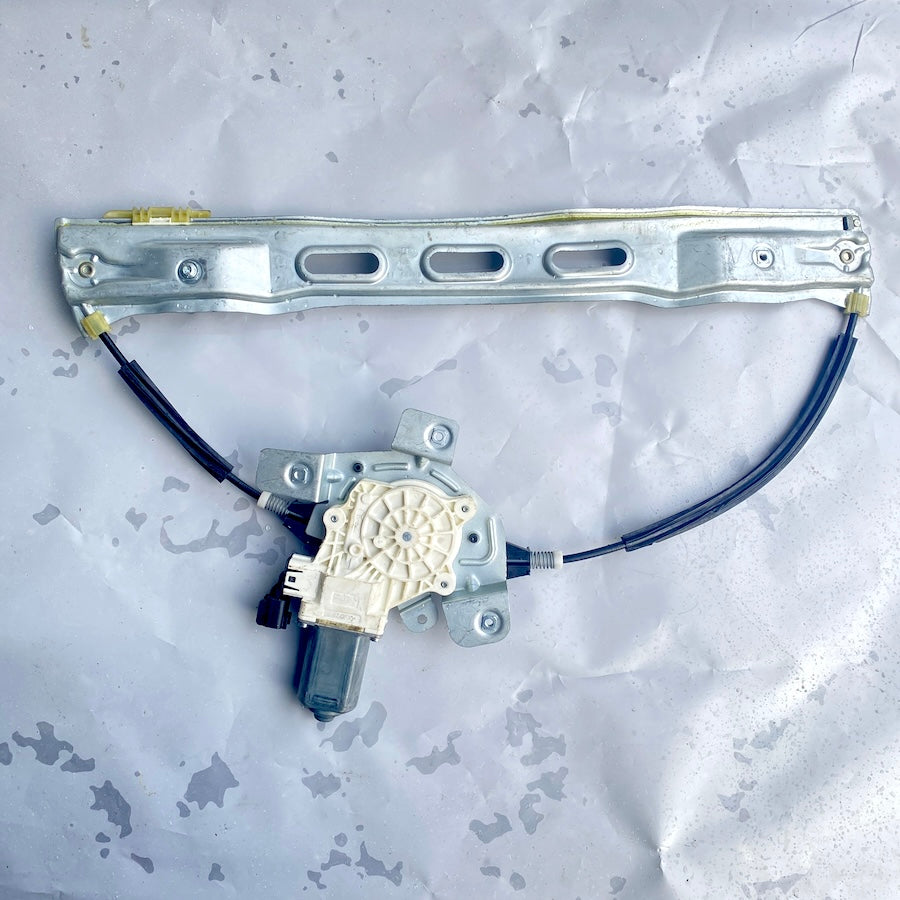 Ford Courier Ön Sağ Cam Krikosu Motorlu ET76 A23200 CD