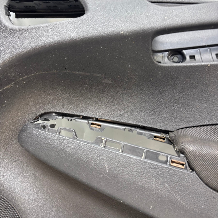 Ford Courier Sağ Ön Kapı İç Döşemesi ET76-V23942-A