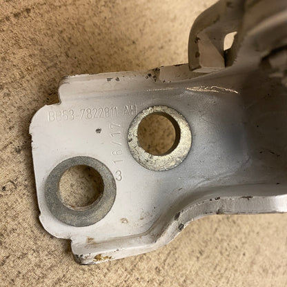 Ford Courier Sol Alt Kapı Menteşesi BB53-7822811-AH