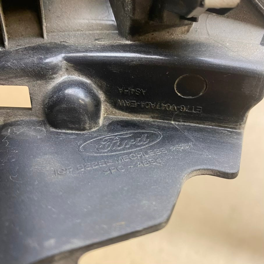 Ford Courier Teyp Çerçevesi ve Hava Üfleme Menfezi ET76 V047A04 EA