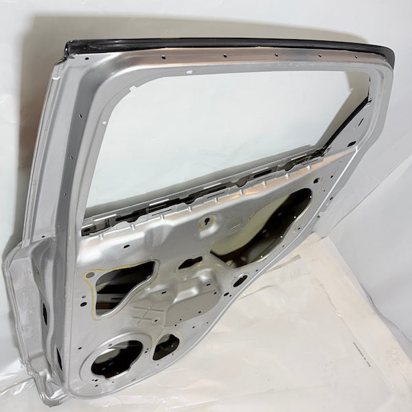 Ford EcoSport Sağ Arka Kapı HN15-N24720-AD Orijinal Çıkma En Uygun Oto Parça