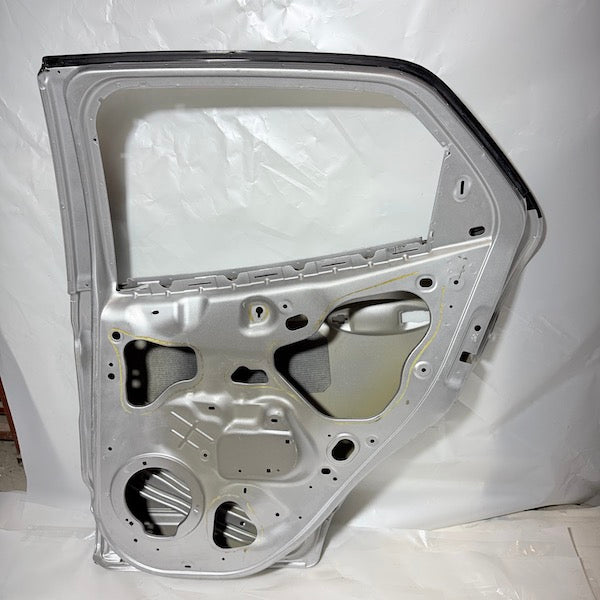 Ford EcoSport Sağ Arka Kapı HN15-N24720-AD Orijinal Çıkma En Uygun Oto Parça