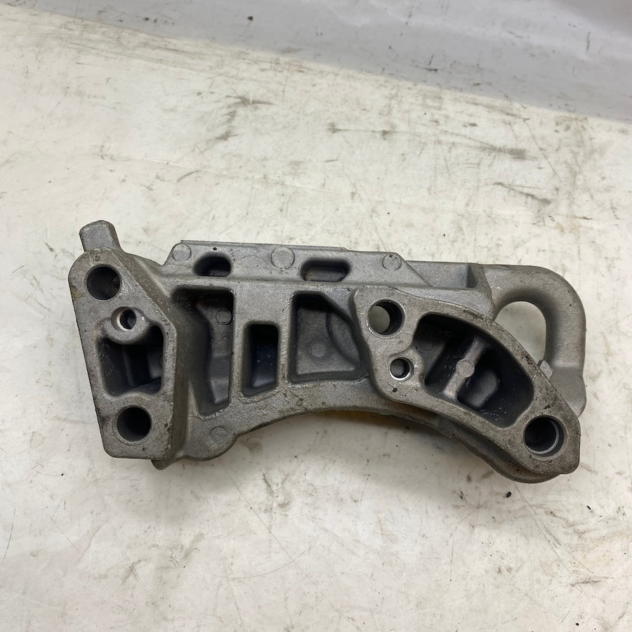 Ford Fiesta 1.6 Tdci Motor Takozu Kapağı Bağlantı Braketi 7V2Q-6030-BB